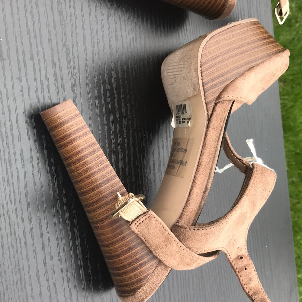 Heels - Picture 4 of 6